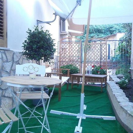 B&B La Piazzetta Palermo Bagian luar foto