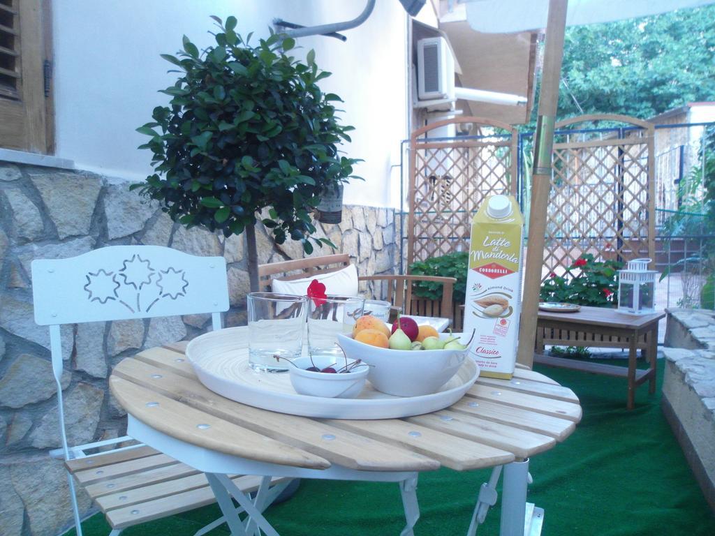 B&B La Piazzetta Palermo Bagian luar foto