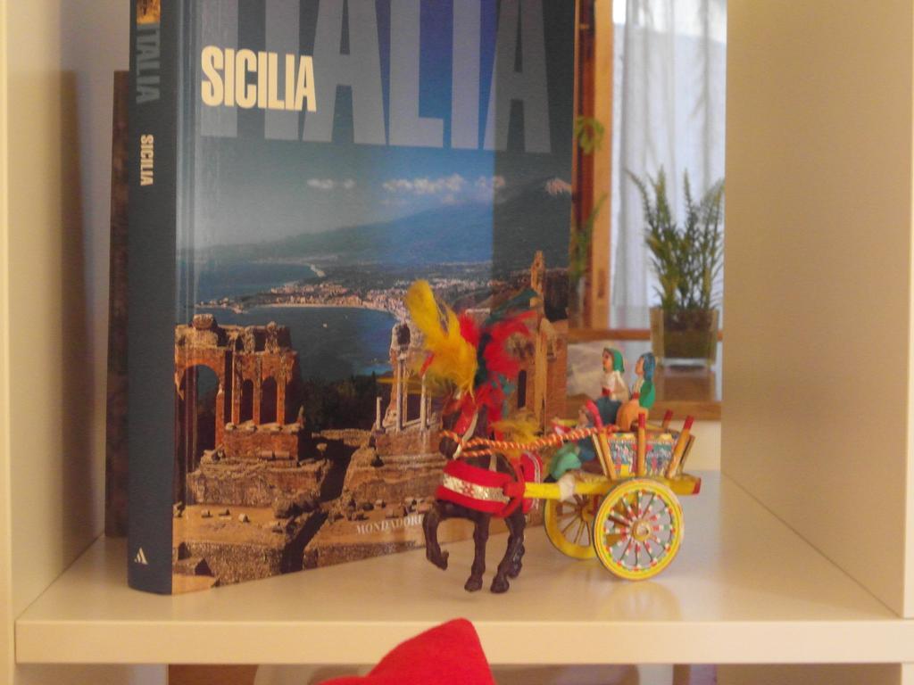 B&B La Piazzetta Palermo Bagian luar foto
