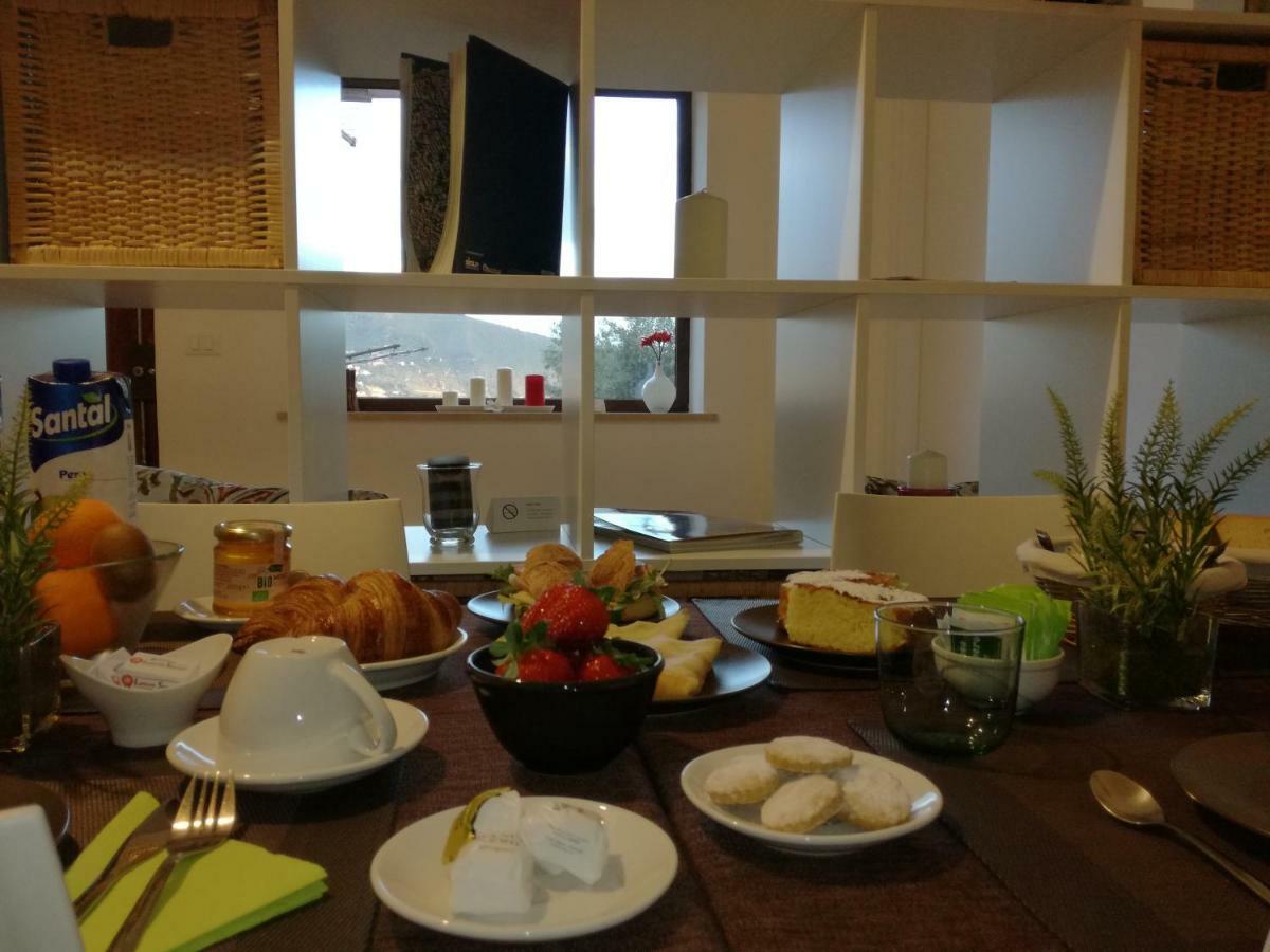 B&B La Piazzetta Palermo Bagian luar foto